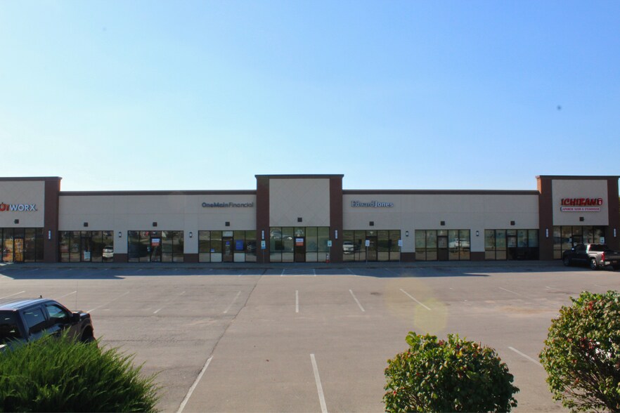 More Photos Of 831 W Eisenhower Rd, Lansing Unknown For Lease