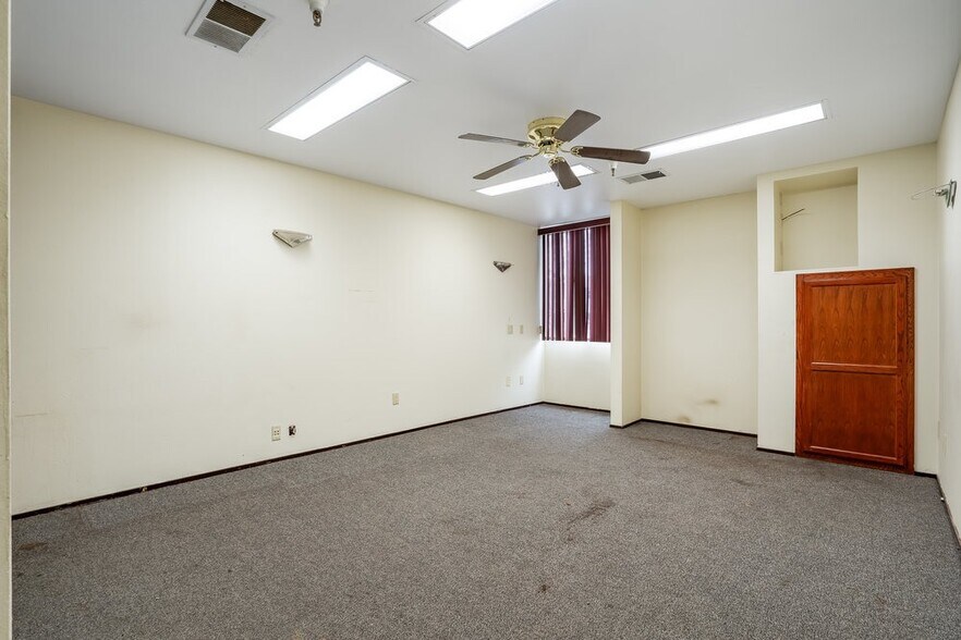 More Photos Of 255 Apollo Way, Hollister Warehouse For Lease