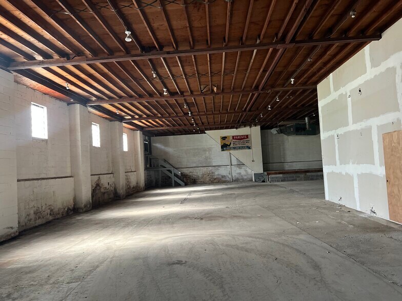 More Photos Of 2 S Plank Rd, Newburgh Warehouse For Sale