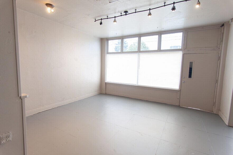 More Photos Of 1200-1218 N Killingsworth St, Portland Storefront For Sale