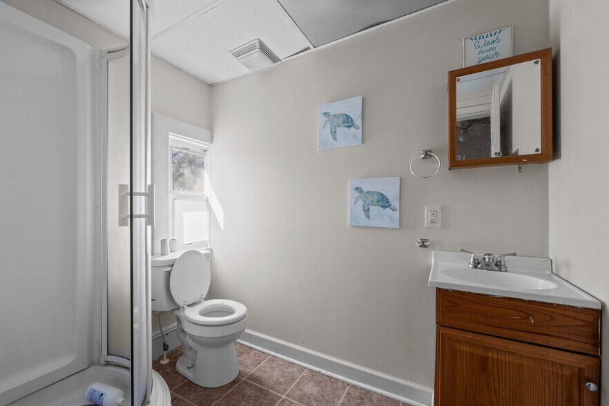 More Photos Of 421 Vine St, Eden Hotel For Sale