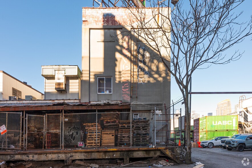 More Photos Of 53-02 11th St, Long Island City Warehouse For Lease