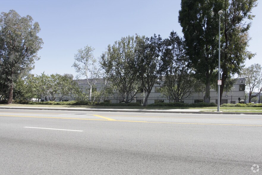 More Photos Of 9451 Corbin Ave, Northridge Office For Sale