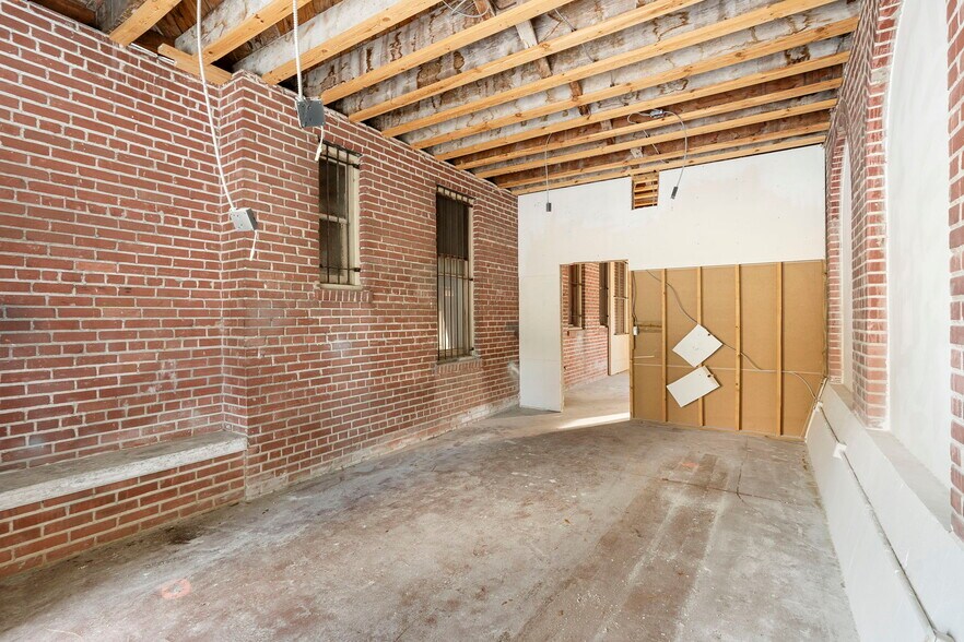 More Photos Of 204 Magnolia St, New Smyrna Beach Restaurant For Sale