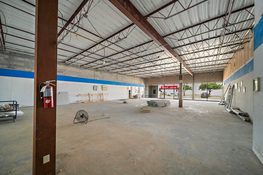 More Photos Of 10200 Almeda Genoa Rd, Houston Unknown For Lease