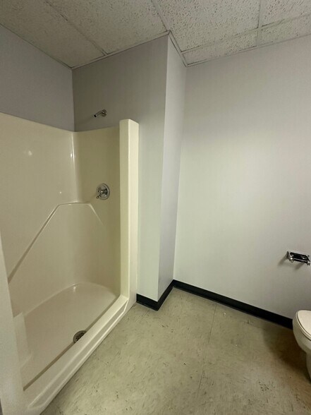 More Photos Of 5 Pruyn's Island Dr, Glens Falls Unknown For Lease