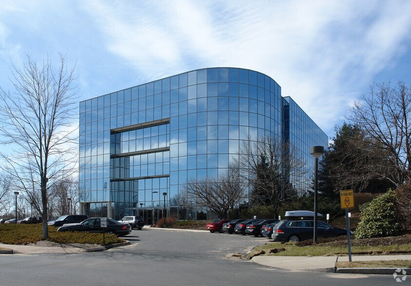 More Photos Of 333 E River Dr, East Hartford Office For Lease