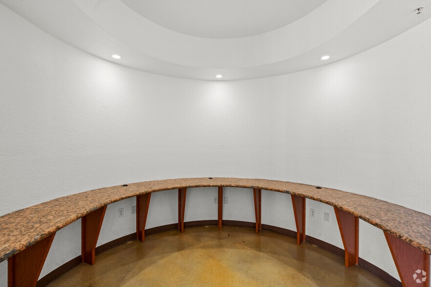 More Photos Of 2601-2675 S Military Trl, West Palm Beach Storefront For Lease