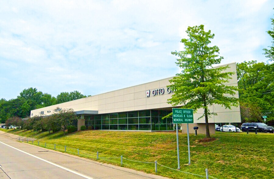 More Photos Of 1560-1588 Smizer Station Rd, Fenton Medical For Lease