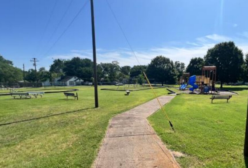 More Photos Of 700 Bennett St, Cedar Hill Schools For Sale