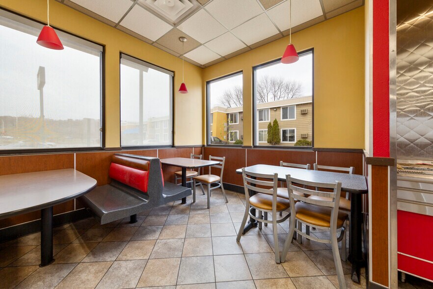 More Photos Of 101 W Lind St, Mankato Fast Food For Sale
