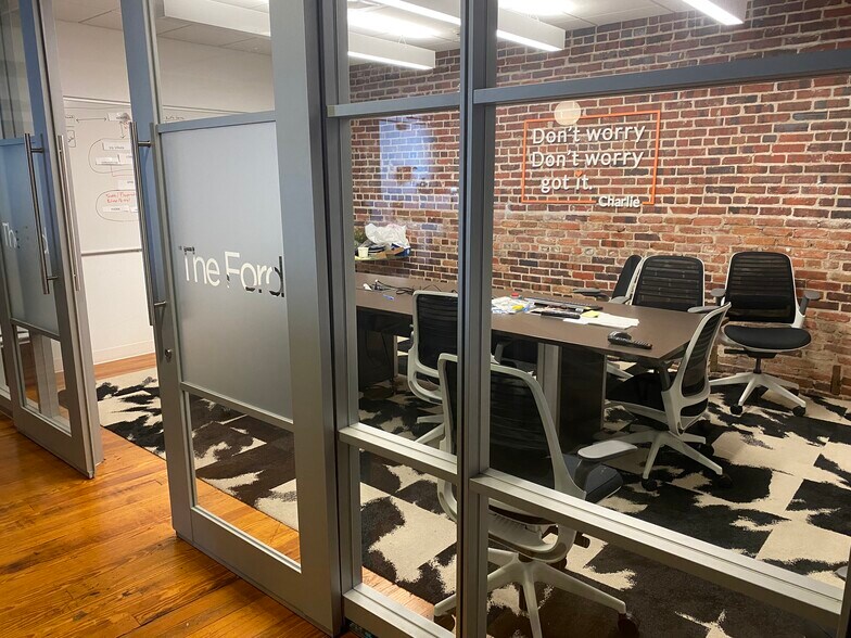 More Photos Of 1525 Hendry St, Fort Myers General Retail For Sale