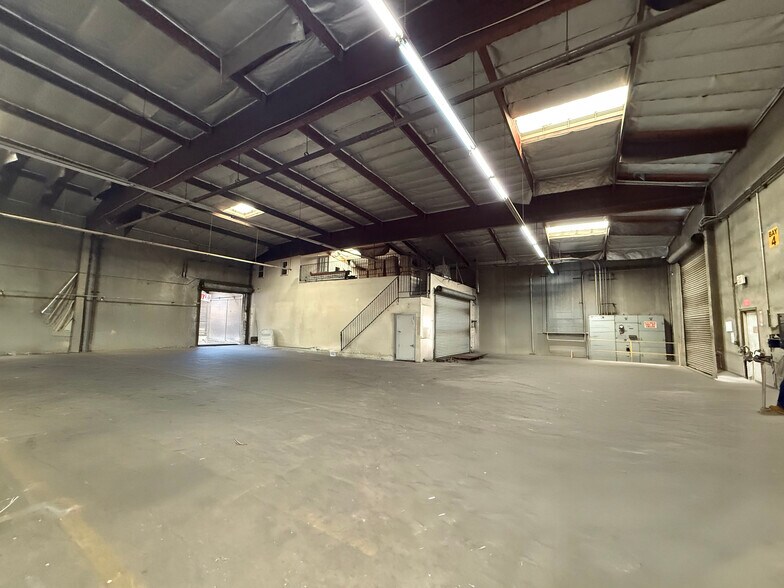 More Photos Of 1540-1554 14th St, Long Beach Unknown For Lease