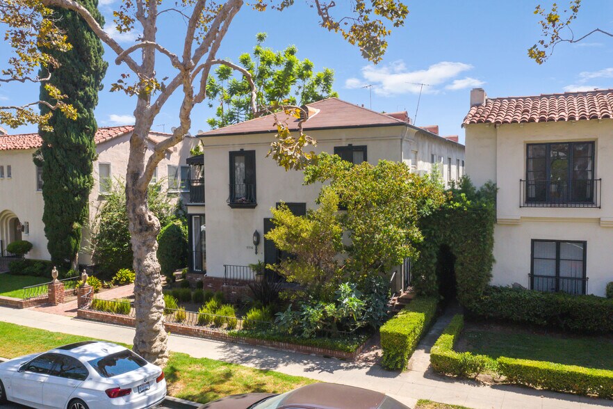 More Photos Of 9936 Robbins Dr, Beverly Hills Apartments For Sale
