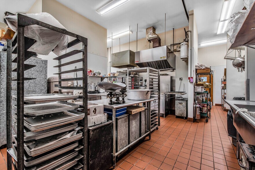 More Photos Of 787 Main St S, Woodbury Storefront Retail Office For Sale