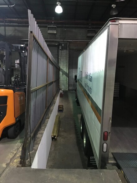 More Photos Of 18-81 Steinway St, Astoria Warehouse For Sale