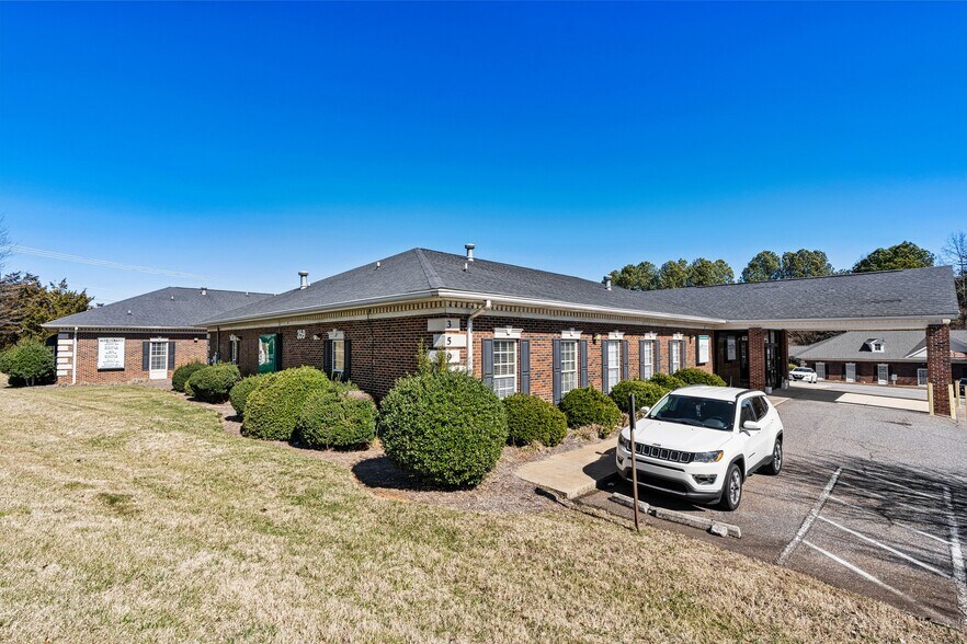 More Photos Of 357-359 Williamson Rd, Mooresville Medical For Sale
