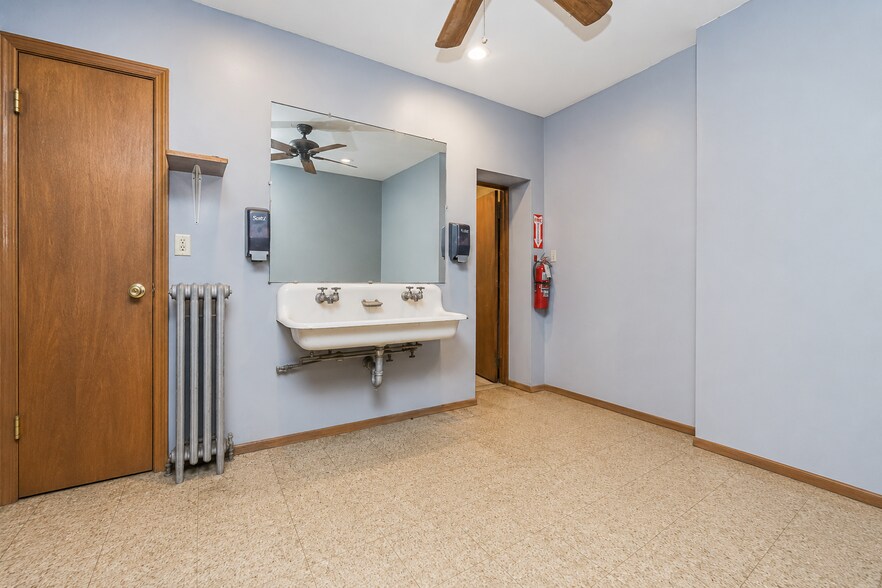 More Photos Of 154 26th St, Brooklyn Warehouse For Sale