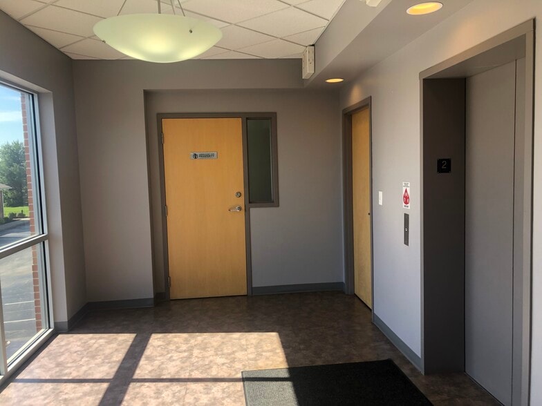 More Photos Of 996 Wilkinson Trce, Bowling Green Office For Lease