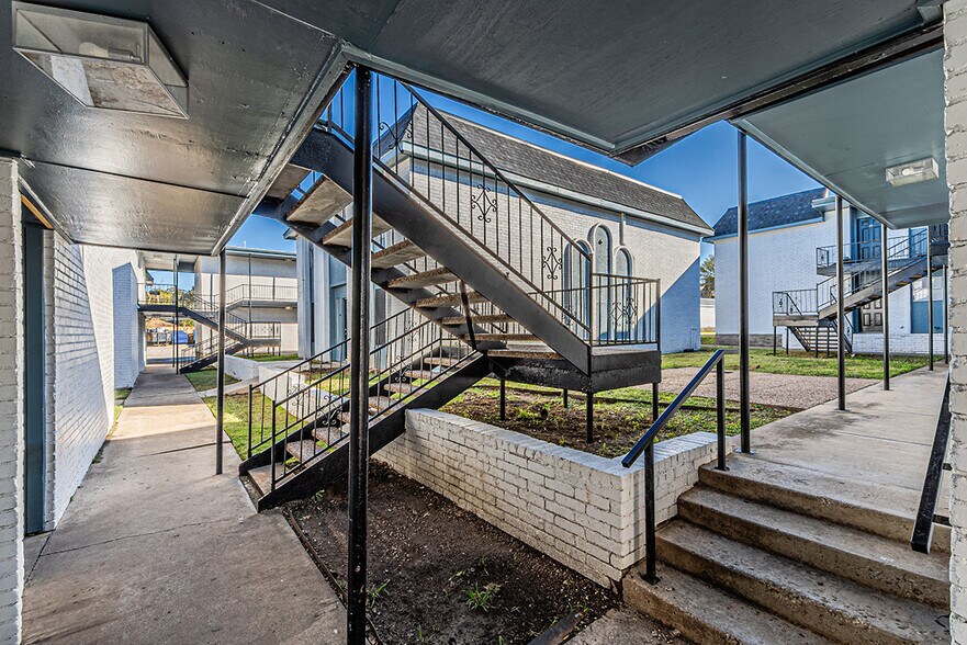 More Photos Of 6625 S Hulen St, Fort Worth Apartments For Sale