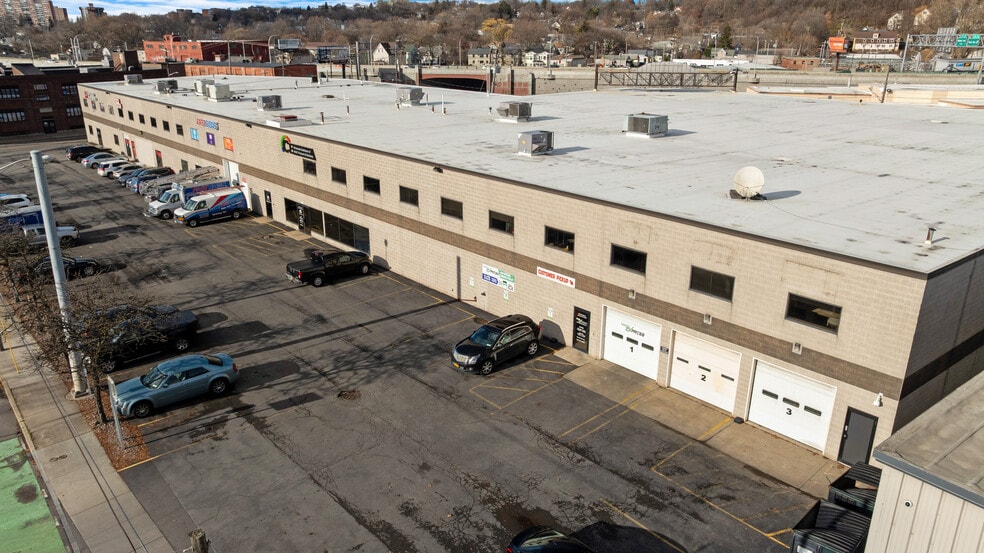 More Photos Of 1401 Erie Blvd, Syracuse Showroom For Sale