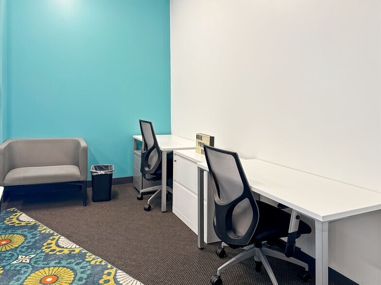 More Photos Of 1901 Manhattan Blvd, Harvey Coworking Space