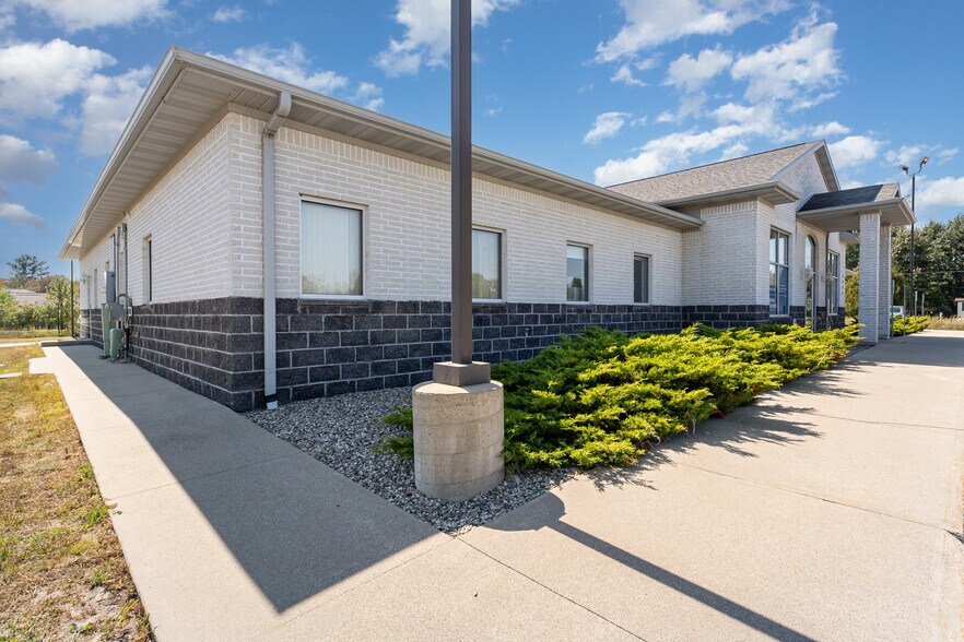 More Photos Of 4489 M 61, Standish Healthcare For Sale