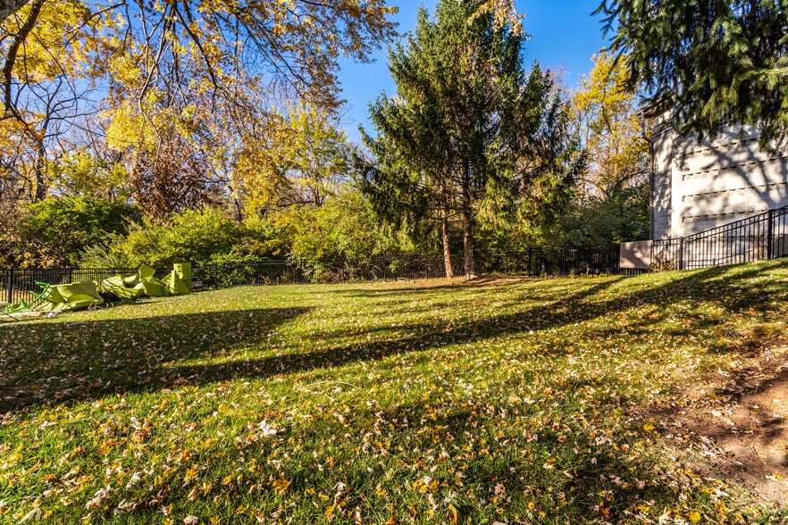 More Photos Of 11712 N Michigan Rd, Zionsville Office For Sale