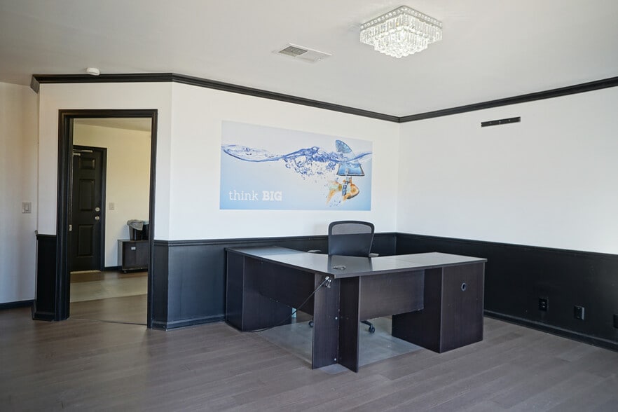 More Photos Of 114 Canfield Pl, Hendersonville Office For Sale