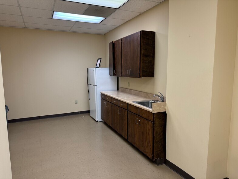 More Photos Of 4875 Riverside Dr, Macon-Bibb Office For Sale