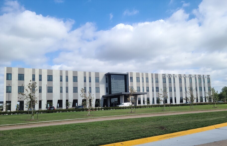 More Photos Of 1227 Grand West Blvd, Katy Storefront For Sale