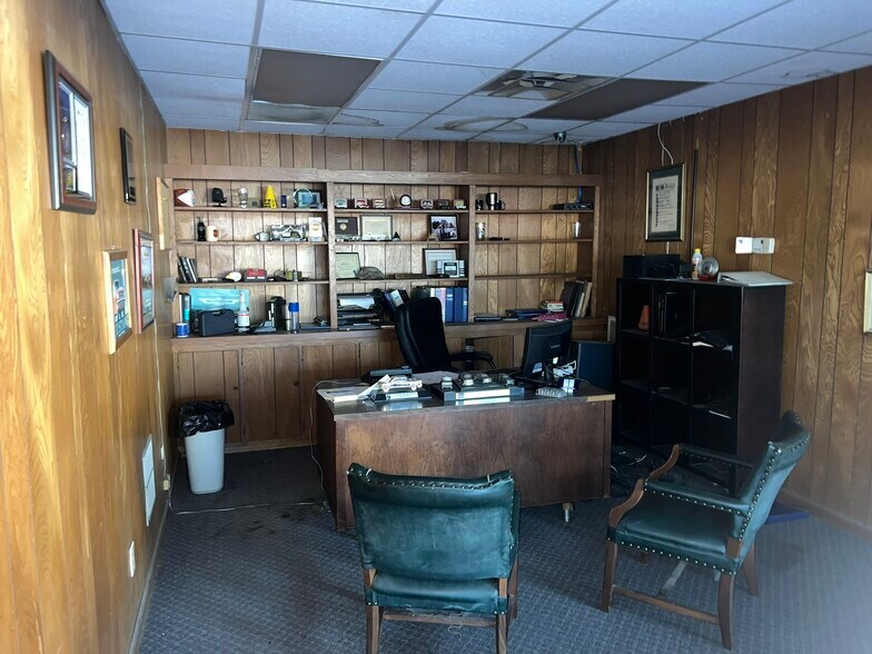 More Photos Of 757 North St, Ashburn Auto Dealership For Sale