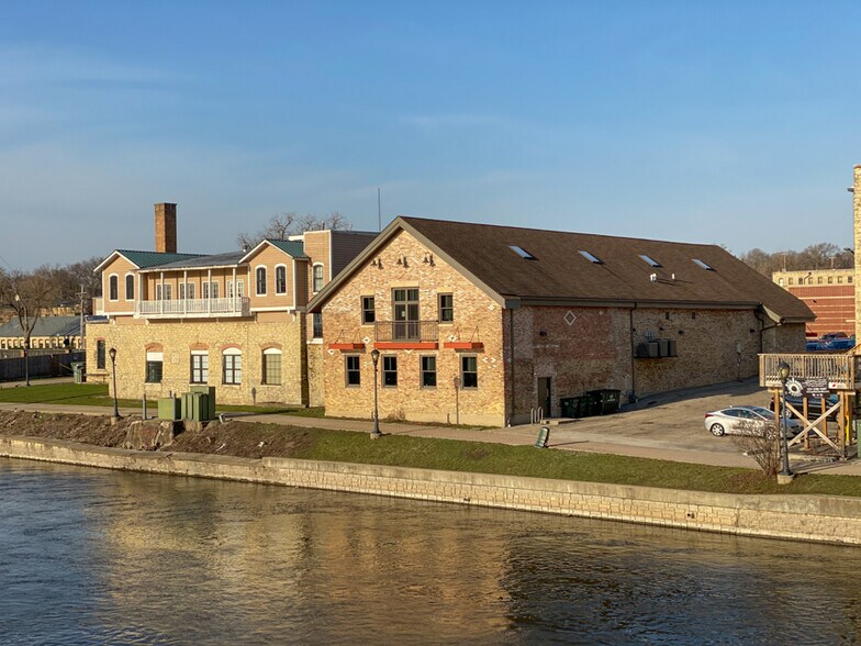 More Photos Of 10 S Shumway Ave, Batavia Office For Lease