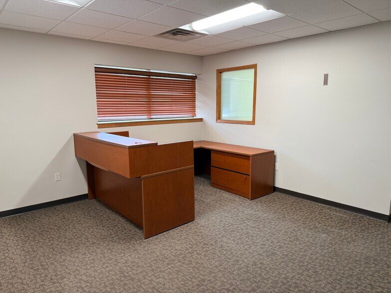 More Photos Of 1001 Arboretum Dr, Waunakee Flex For Lease