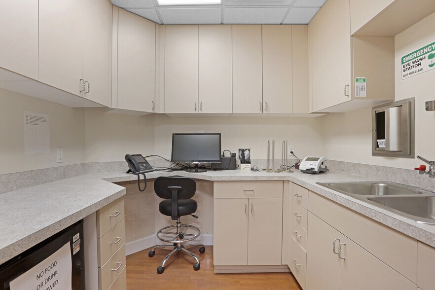 More Photos Of 3780 NW 83rd St, Gainesville Medical For Lease