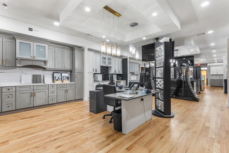 More Photos Of 390 Ramapo Valley Rd, Oakland Freestanding For Lease