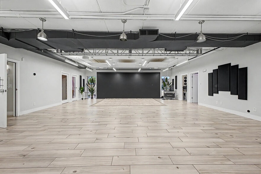 More Photos Of 2800 N 24th St, Phoenix Office For Lease