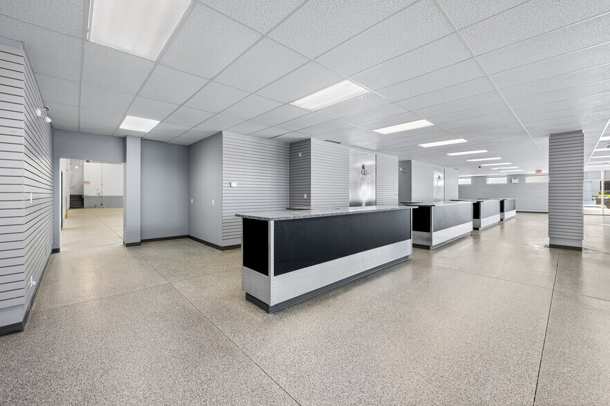 More Photos Of 5267 67 Av, Lloydminster Warehouse For Lease