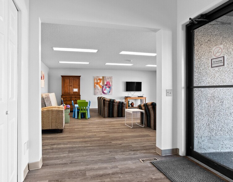More Photos Of 2907 66th St NW, Edmonton Office For Sale