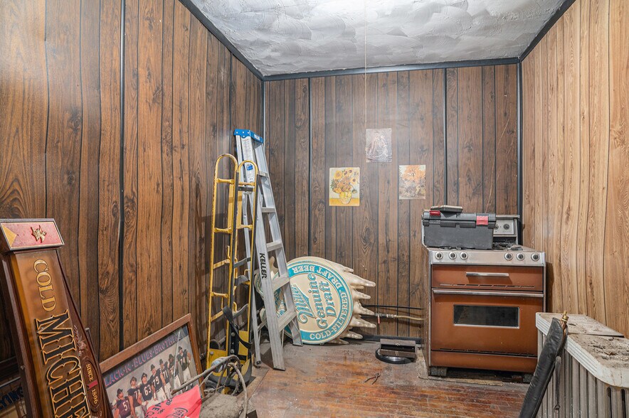 More Photos Of 604 W 151st St, East Chicago General Retail For Sale