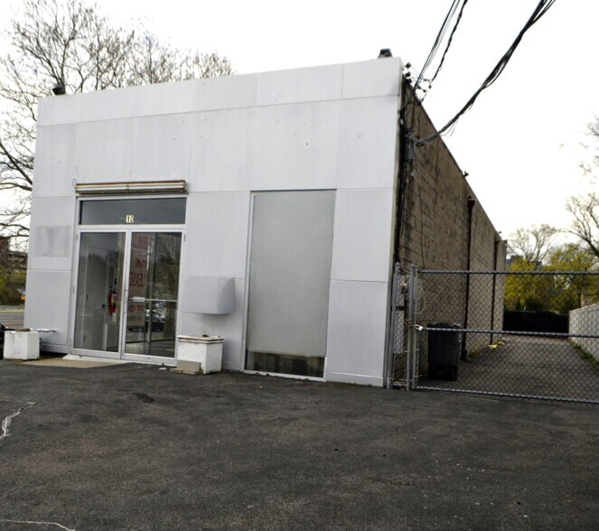 More Photos Of 10 Robertson Ave, White Plains Auto Dealership For Lease