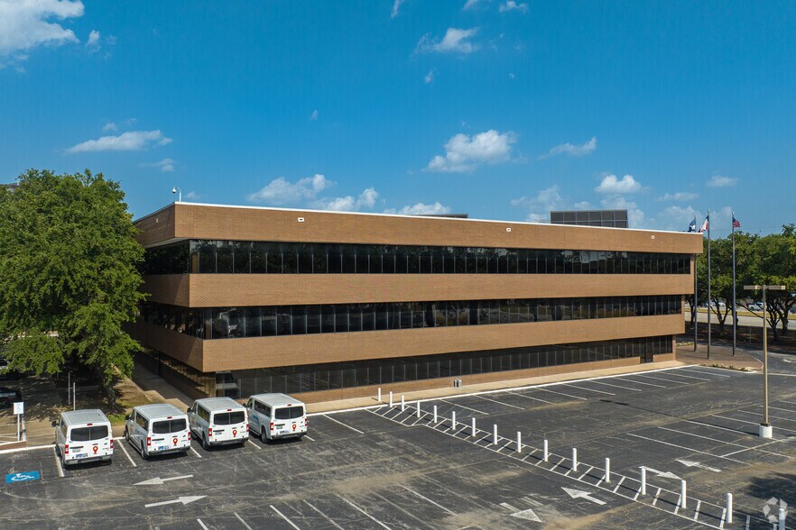 More Photos Of 263 N Sam Houston Pky E, Houston Office For Sale
