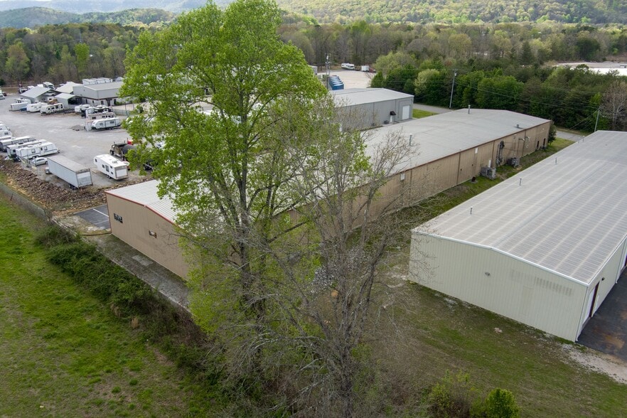 More Photos Of 8408 Gulf View Dr, Soddy Daisy Warehouse For Lease