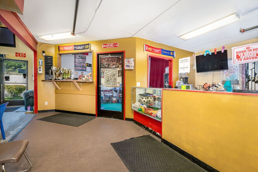 More Photos Of 957 Golden Gate Ter, Grass Valley Sports And Entertainment For Sale