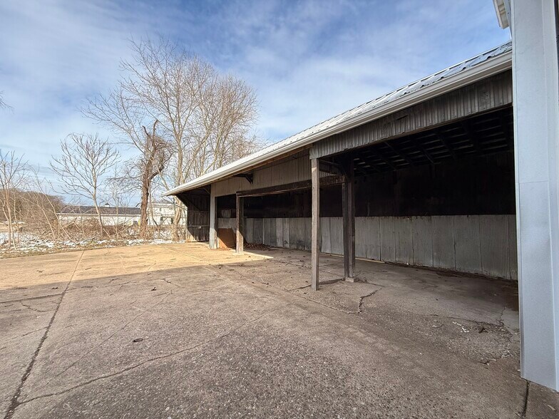 More Photos Of 135 Kensington Ave, Zanesville Warehouse For Lease