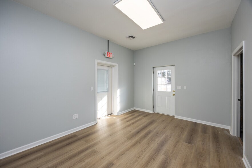 More Photos Of 320 Tilton Rd, Northfield Warehouse For Lease