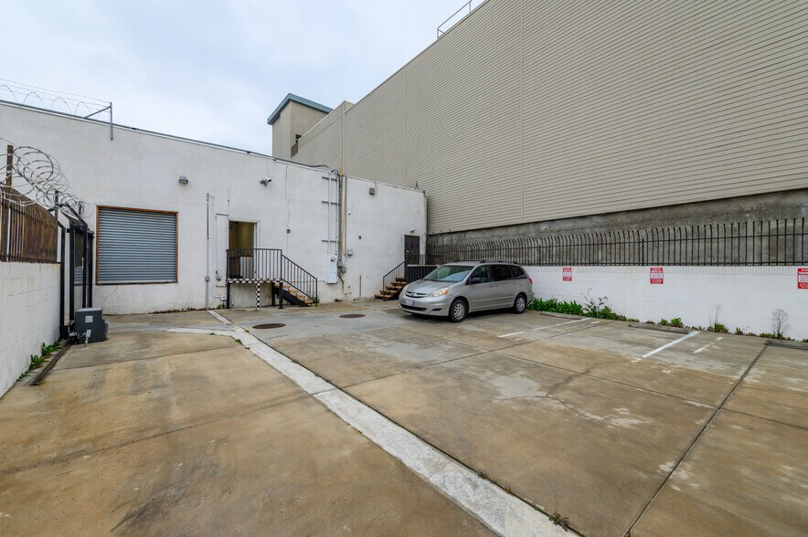 More Photos Of 846 E Valley Blvd, San Gabriel Freestanding For Sale