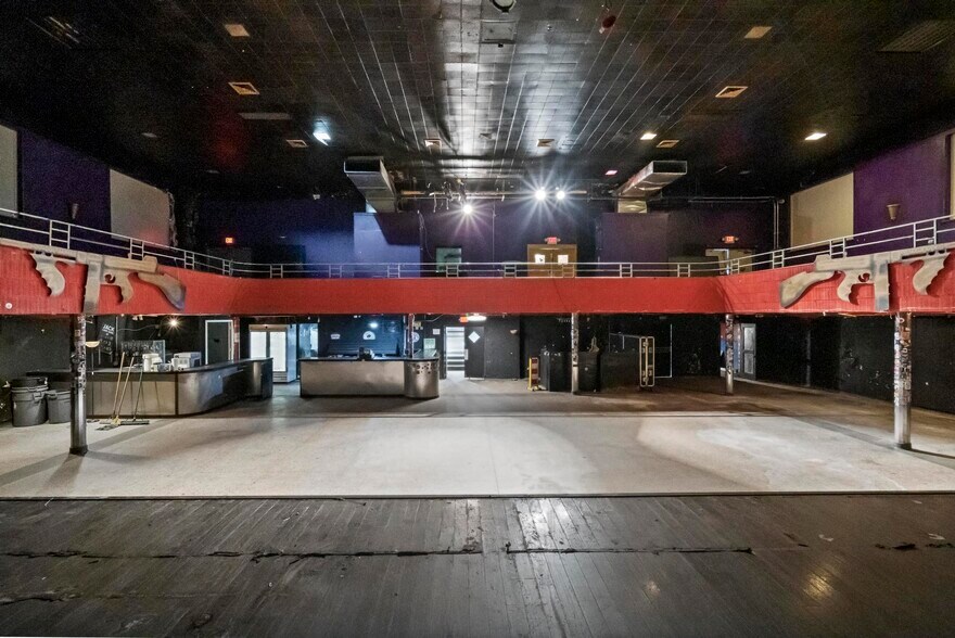 More Photos Of 24 E 3rd St, Newport Bar For Sale