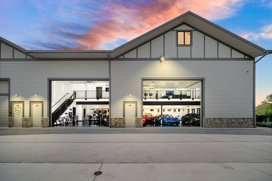 More Photos Of 2108-2260 Ferry Rd, Naperville Showroom For Sale