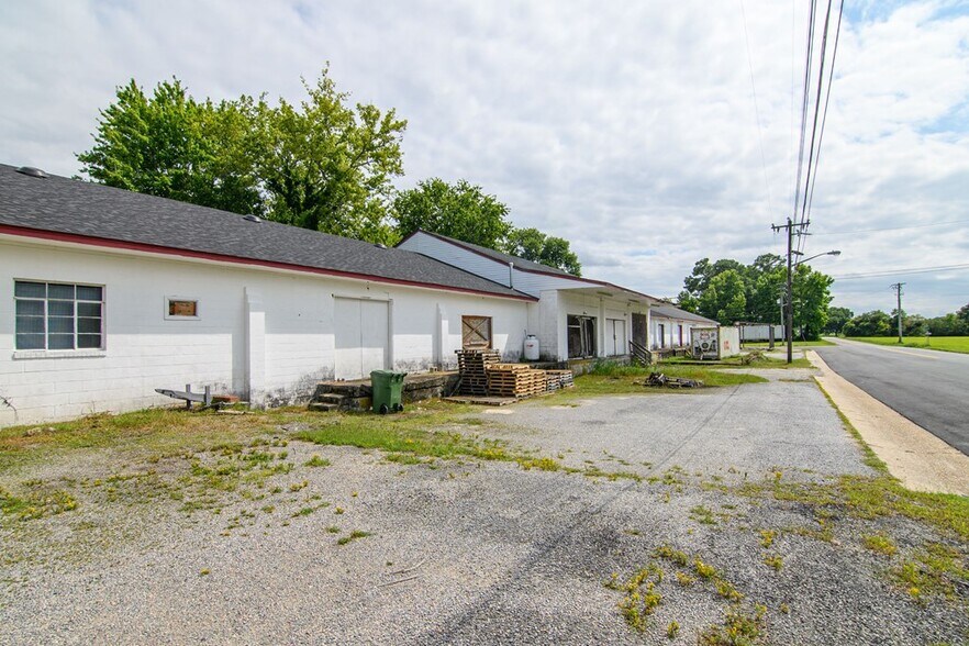 More Photos Of 3367 Broad St, Exmore Showroom For Sale